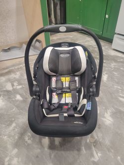 Graco SnugFit 35 DLX Infant Car Seat