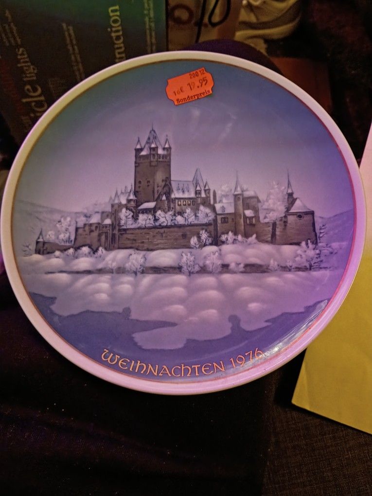 Vintage 1976 Rosenthal Christmas Collector's Plate featuring an Image of the Cochem Castle (Burg Cochem in German). 