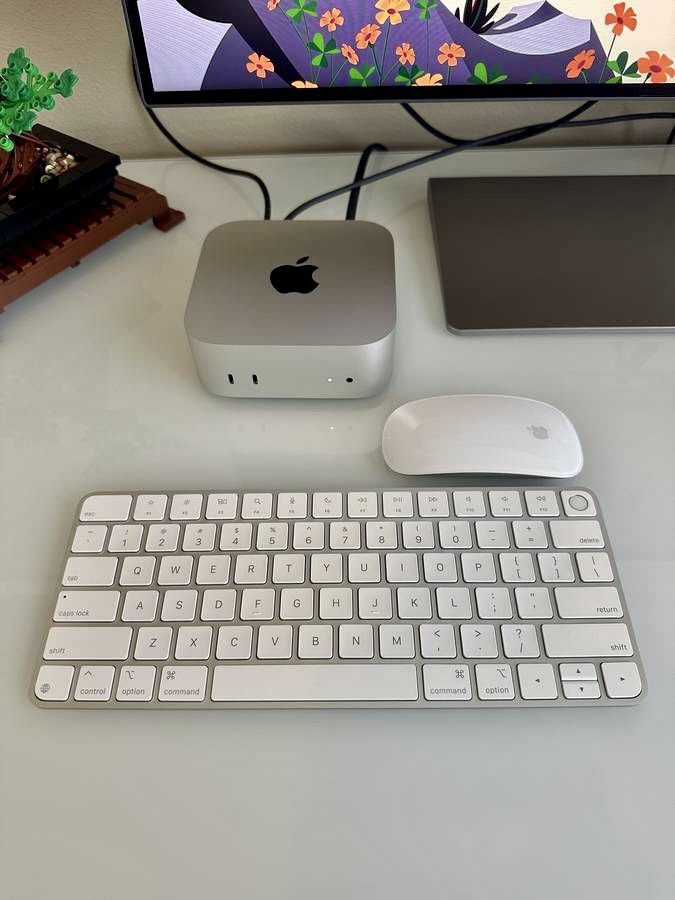 Apple TouchID Wireless Keyboard (latest Model) + Magic Mouse