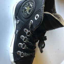 BLACK LEATHER CONVERSE SIZE 11 KIDS