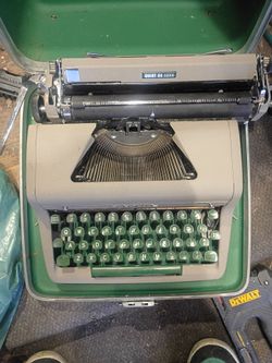 1955 Royal Quiet De Luxe typewriter