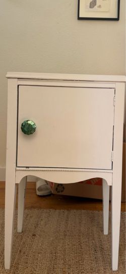 White Wood Nightstand with Cabinet Door