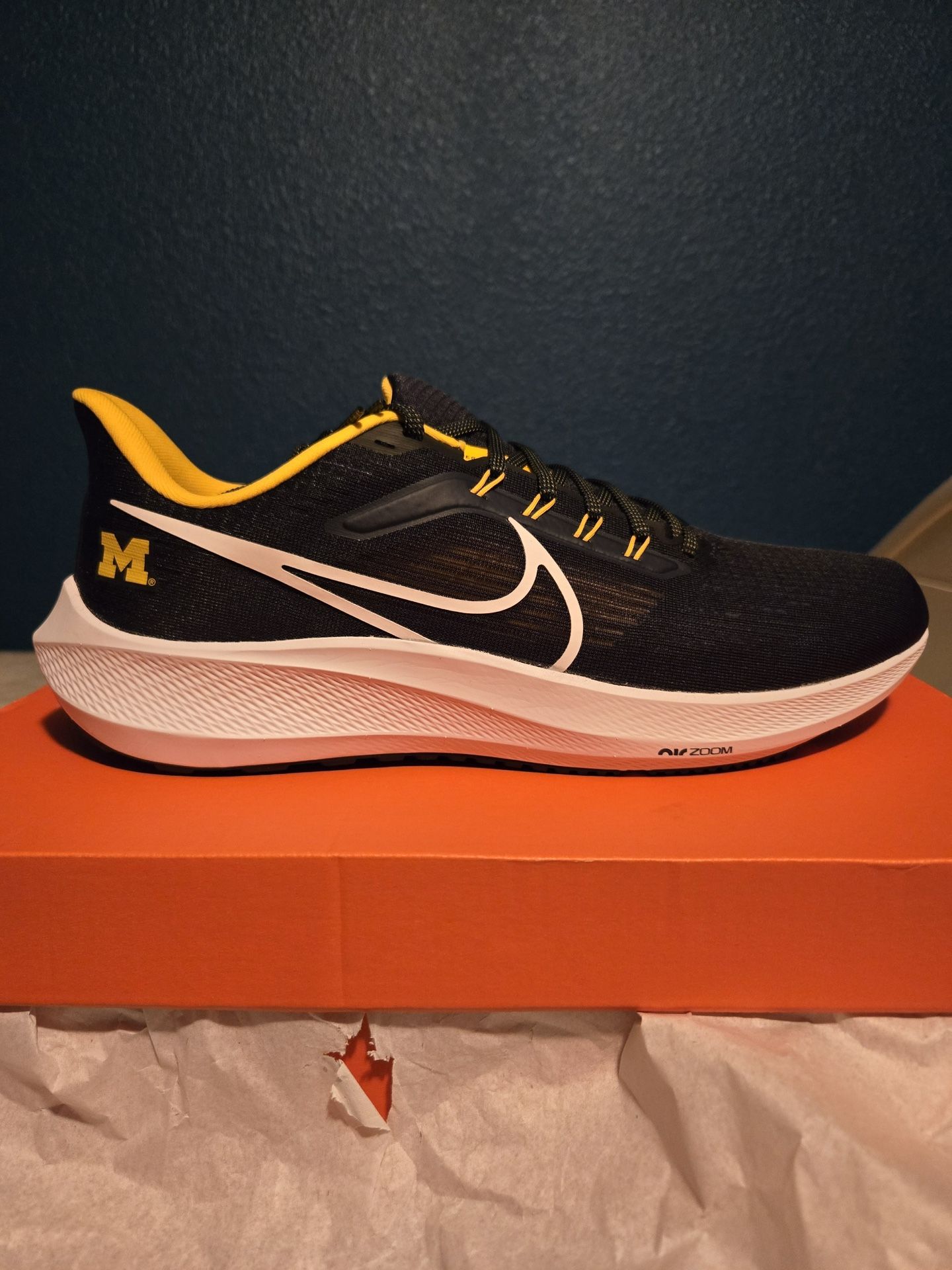 Yellow N Black Unisex Michigan Nike’s