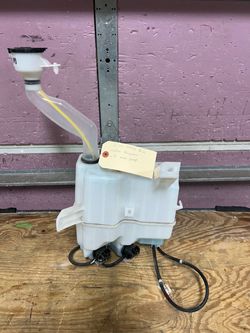 2010-2015 Toyota Prius windshield reservoir tank