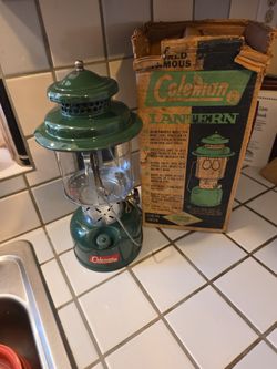 Vintage Coleman lantern 220E 8 1962 usa