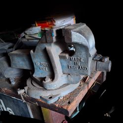 Hi-Duty England Vice Antique