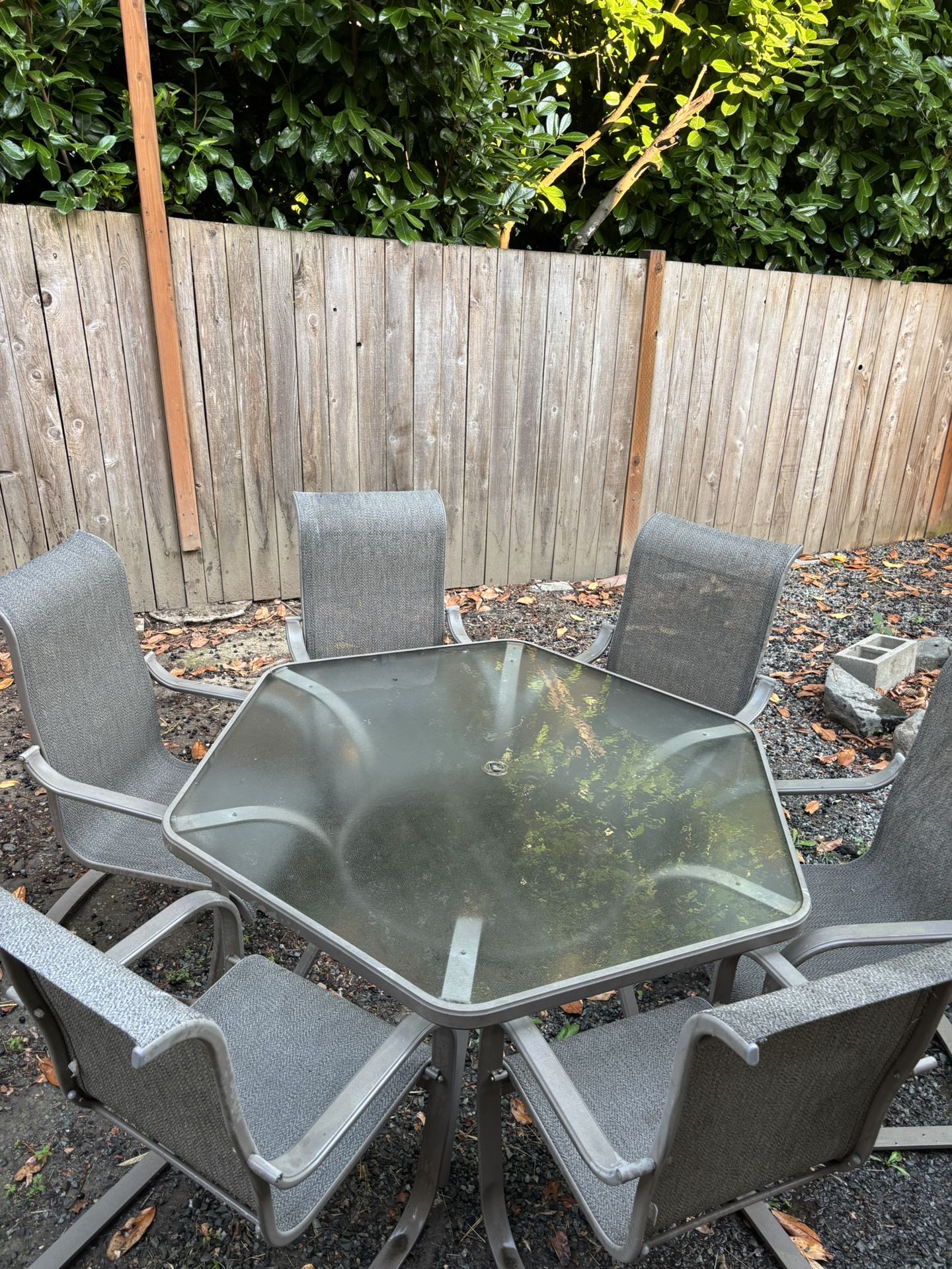 Patio Table And Six Chairs Set / Patio Furniture 