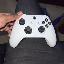 selling xbox controller 30$