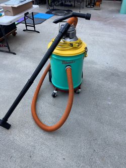 MILWAUKEE  VACUUM