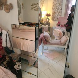 Mirror closet