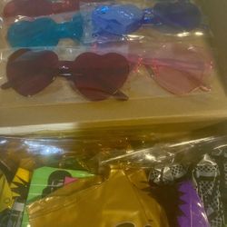 New! ♥️Heart-Shaped Sunglasses Set & Guitars set