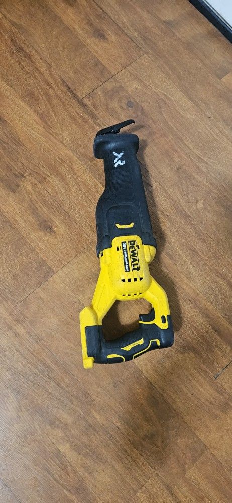 DEWALT 20V MAX XR Reciprocating Saw