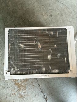 Toshiba Window Air Conditioner – Blows Ice Cold – Works Great