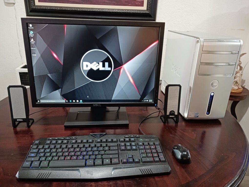 Dell inspiron desktop Computer Windows 10.  Good Condition.   Intel Core 2quad CPU processor.   500 gb Hard Drive.   wifi adapter.   vlc DVD Reader.  
