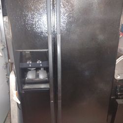 FREE REFRIGERATOR 