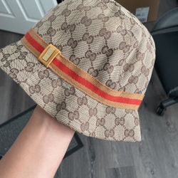 Gucci Bucket Hat (size Small)