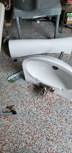 Pedestal Sink With Faucet