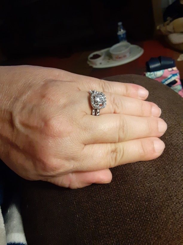 Brand New Crystal Wedding Ring Set!