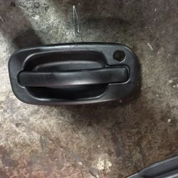 2004 Chevy Tahoe Passenger side handle outside