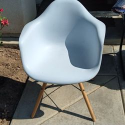 Nice White Chair