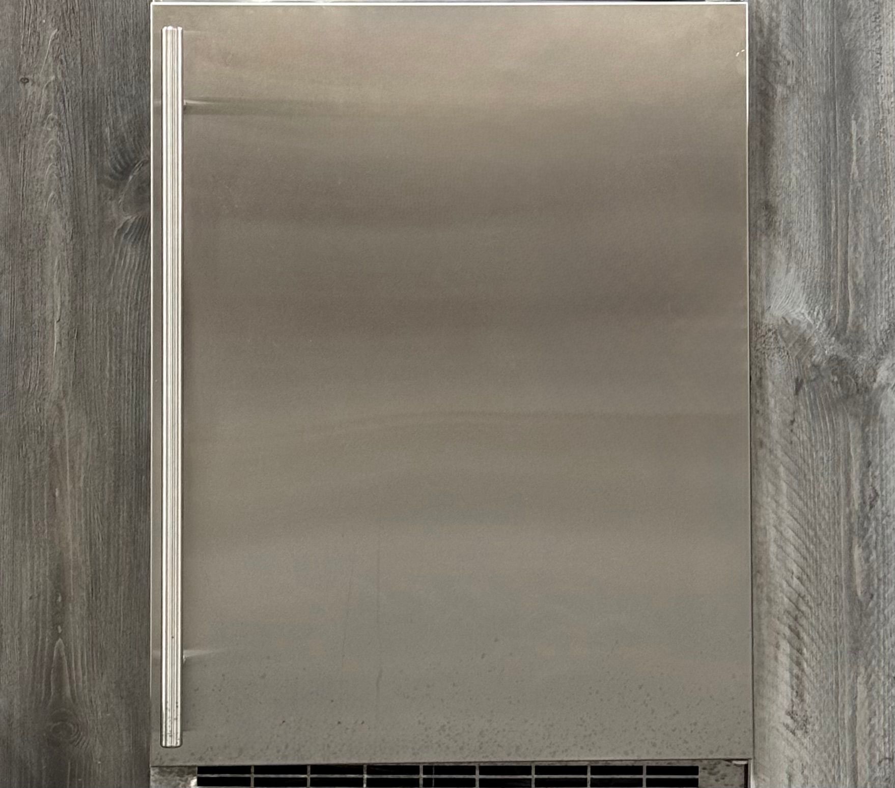 U-LINE Refrigerator Mini Fridge UORE124SS01A 01790 .
