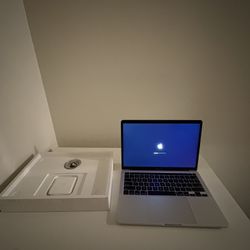 MacBook Pro ( 4TB ) 
