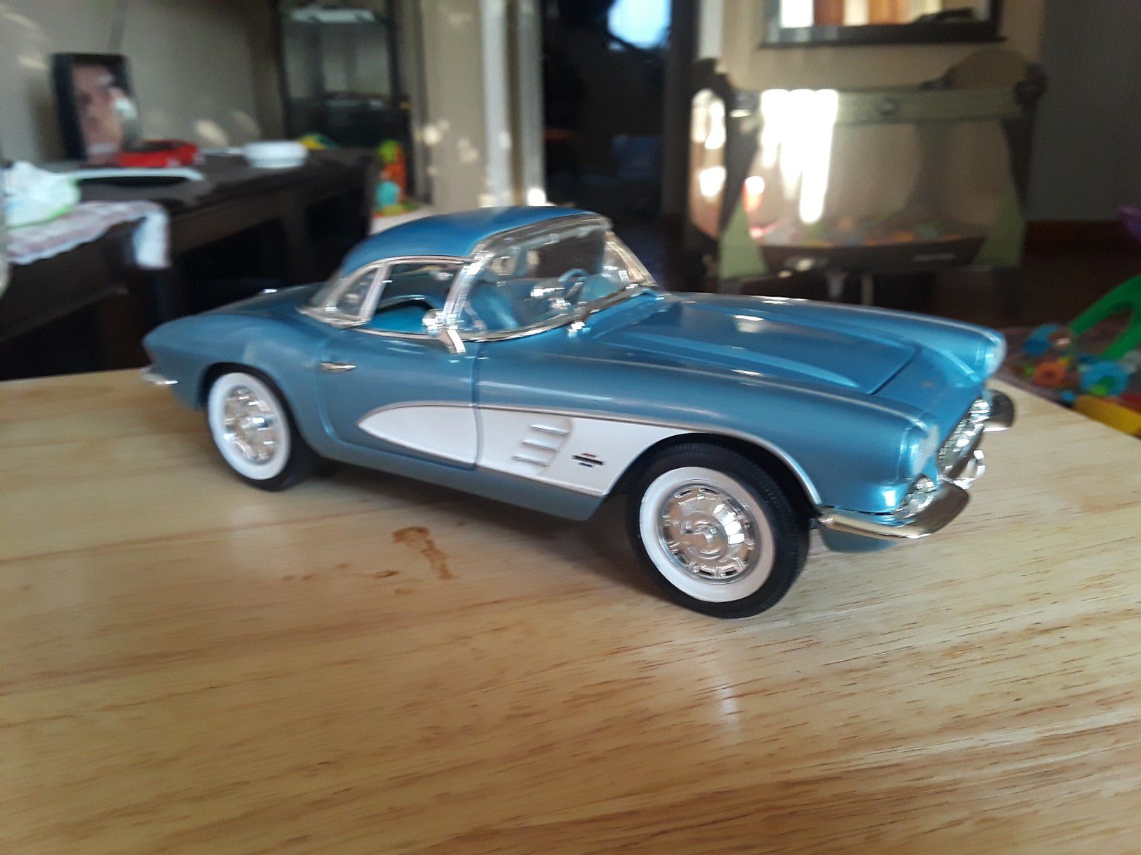 Diecast 1961 Chevy Vett 1:18 1/18... LOTS OF MORE CARS ON MY PAGE!!!