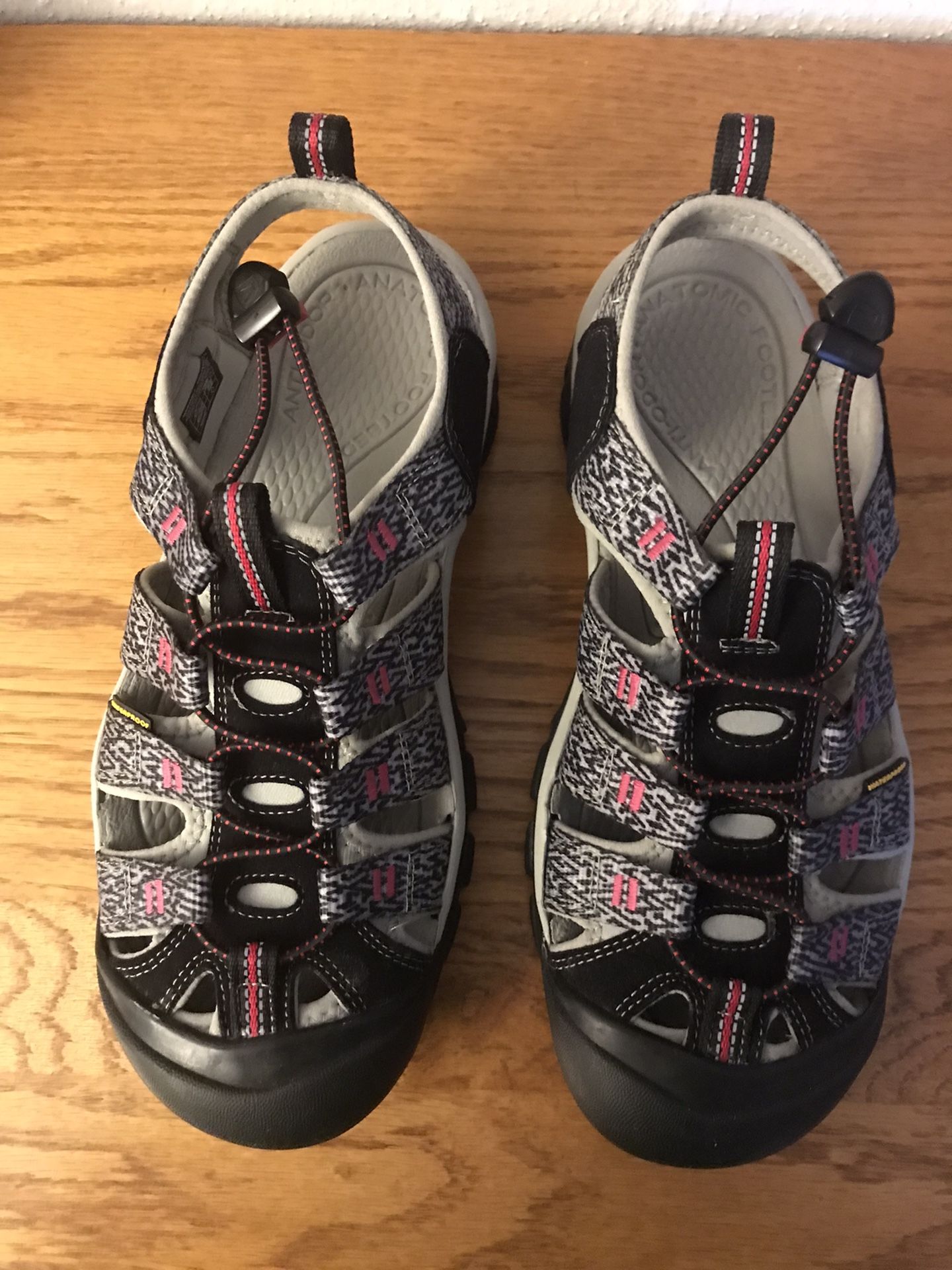 Keen Newport H2 Women’s Sandals Size 9