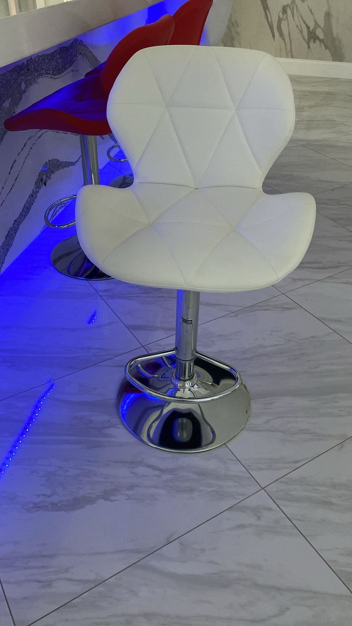 Bar Stools White (Taburetes)