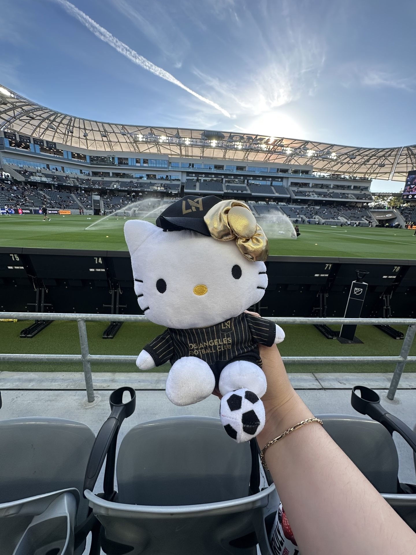 Hello kitty LAFC Plushie