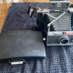 Mid ‘60s Polaroid Automatic 100 Land Camera