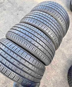 215/55/17 kumho Selling a set of 4 tires in excellent condition ๐ซก