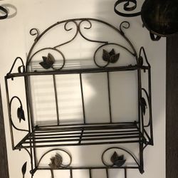 set metal shelf, size 25x15 and 2 metal candlesticks