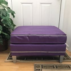 Beautiful Leather Ottoman Or Foot Stool Or Just An Extra Seat In Room. 