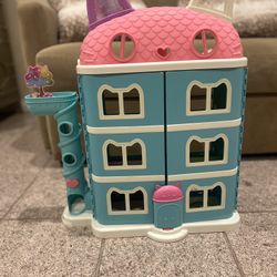Gabby’s Dollhouse Purrfect Dollhouse with Toy Figures, Furniture and Accessories 