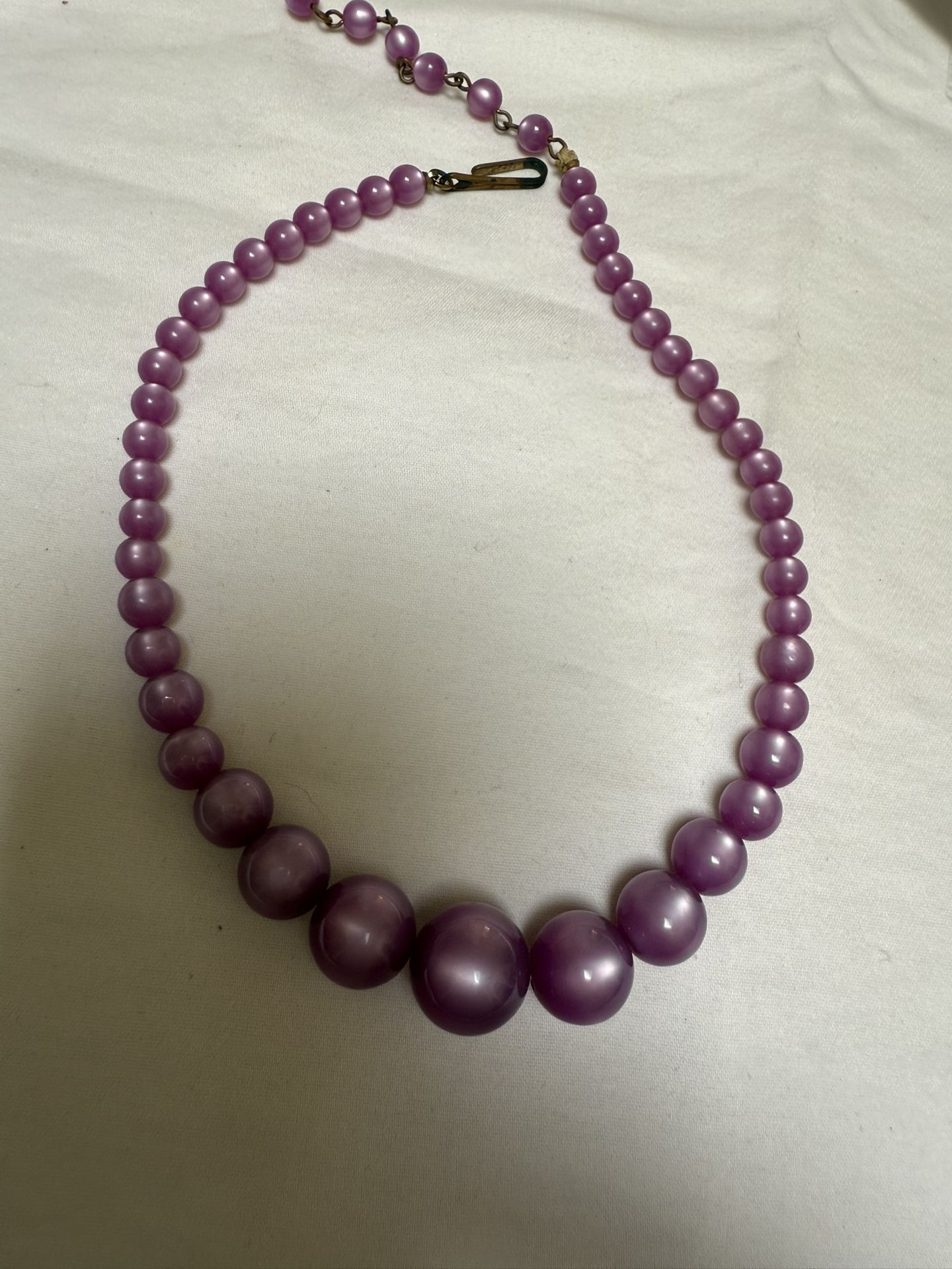 Vintage Mid century Lilac Moon glow Beaded Necklace