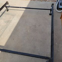 QUEEN/FULL/TWIN METAL BED FRAME
