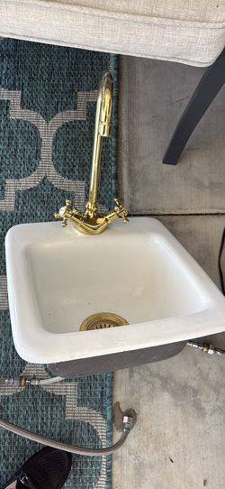 White bar sink 15x15