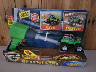 HotWheels Monster Jam GRAVE DIGGER Rev n Stunt Wrench