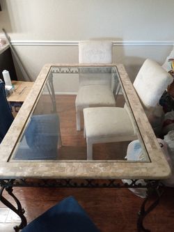 Mesa comedor y mesa auxiliar