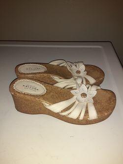 ☆Arizona Girls Sandals Size 3☆