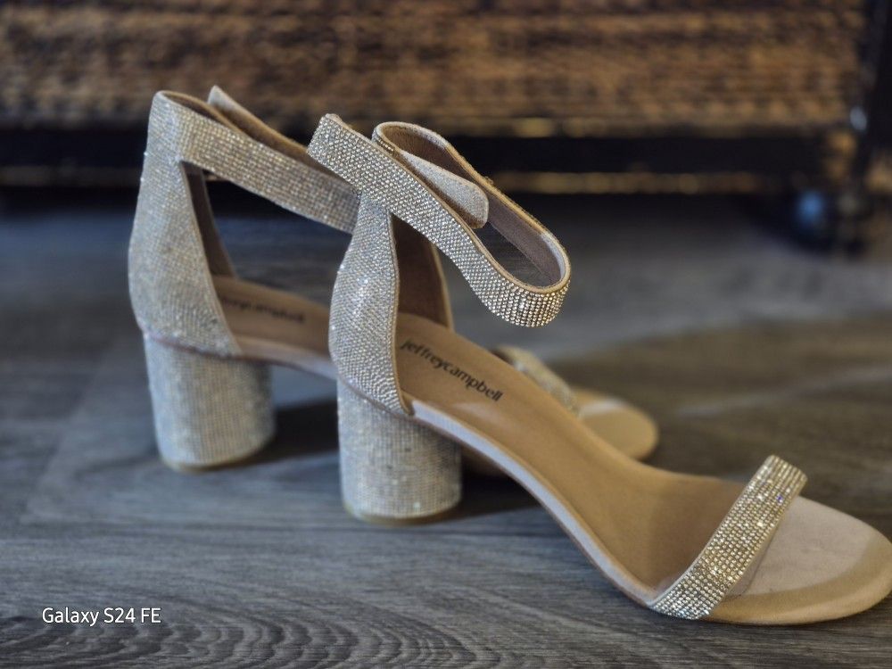 NEW STUNNING SILVER BLING HEELS! SIZE:9 ~9.5 $10!!