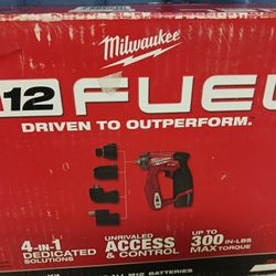 Milwaukee Fuel 12 Volt Installation Drill Driver Kit