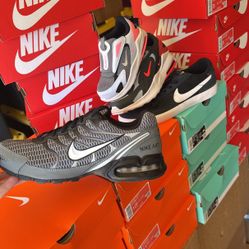 NIKE RUNNERS CASUAL RUNNERS SHOES