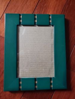 8" x 10" Dark Green Wood Photo Frame (for 5" x 7" photo)