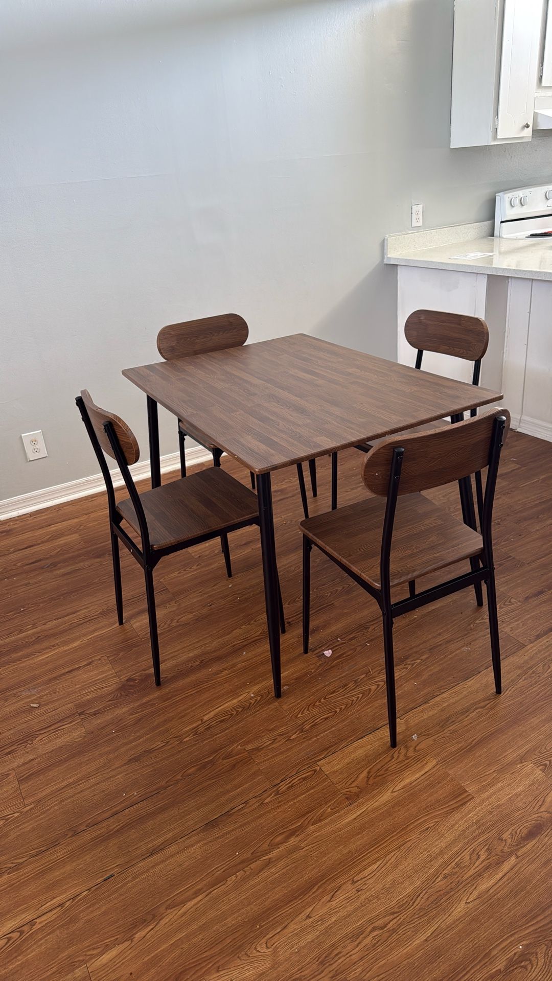 TabLe And Chairs
