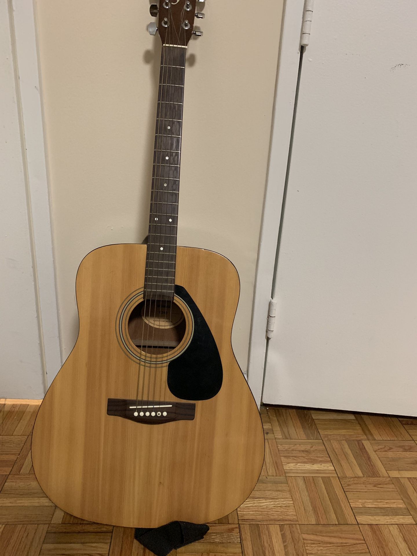 F310 Acoustic Yamaha Guitar