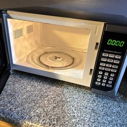 Microwave And Air Condition 