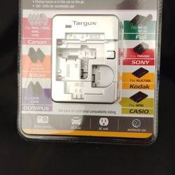 Targus Universal Digital Camera Battery Charger