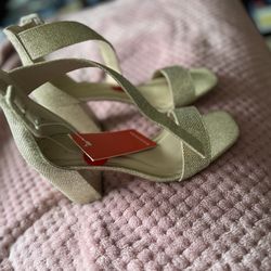 stunning gold chunky heels- Size 5-6